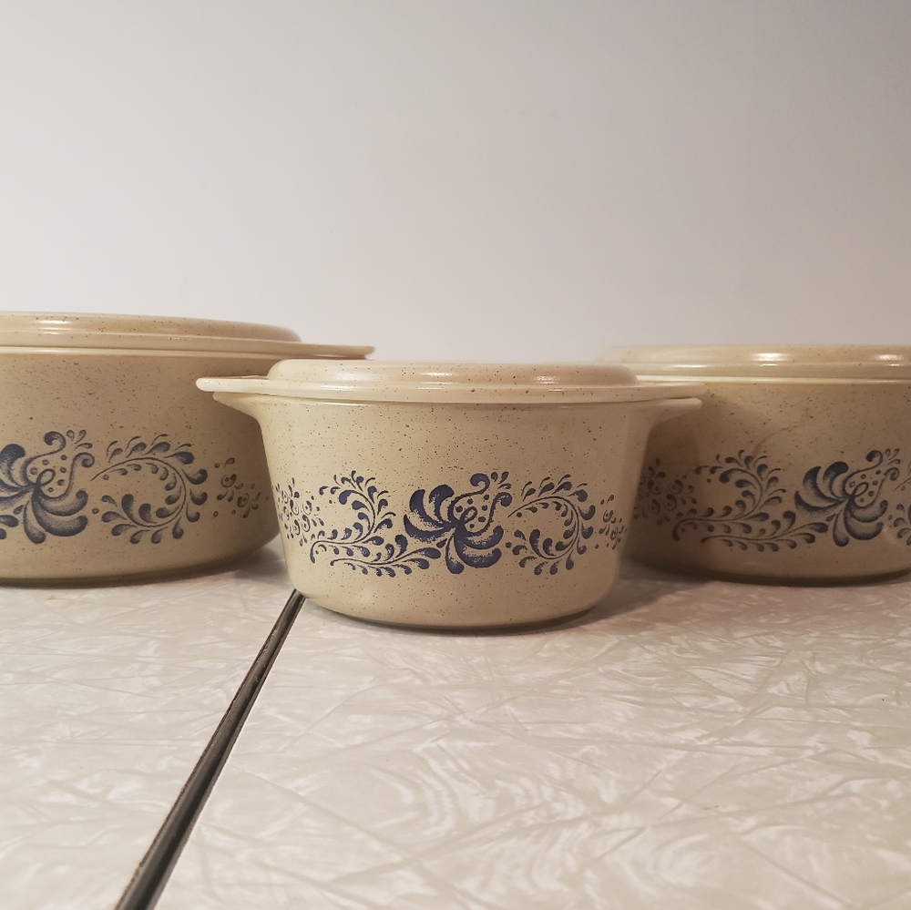 Pyrex 1970's golden speckled bowl set with tops